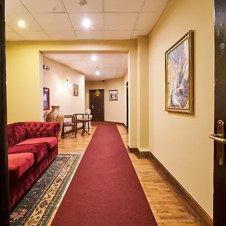 Reginetta Building Iii Central Location